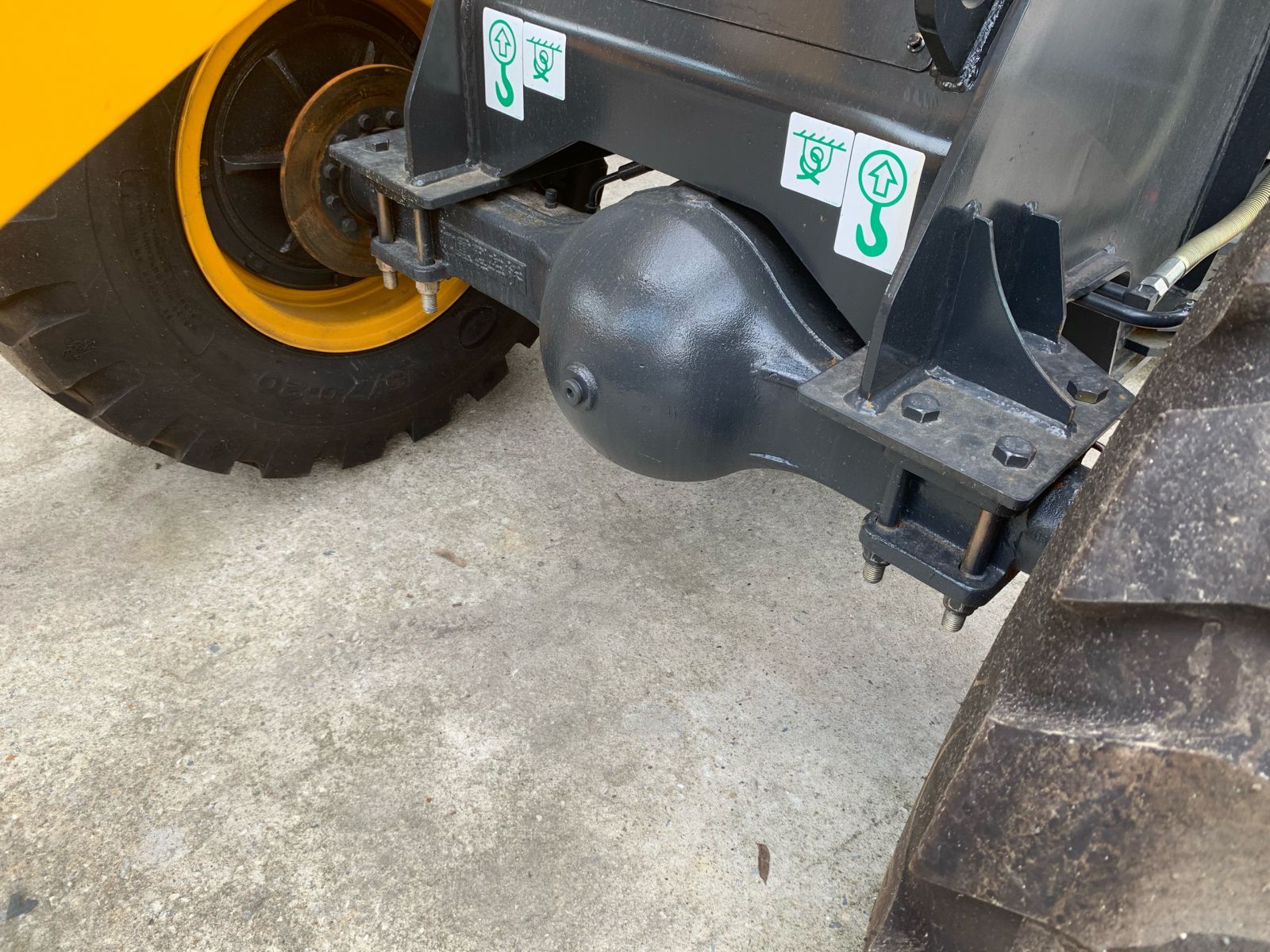 Máy xúc lật liugong 816C sử dụng cầu dầu, phanh đĩa trợ lực hơi Máy xúc lật liugong 816C sử dụng cầu dầu, phanh đĩa trợ lực hơi