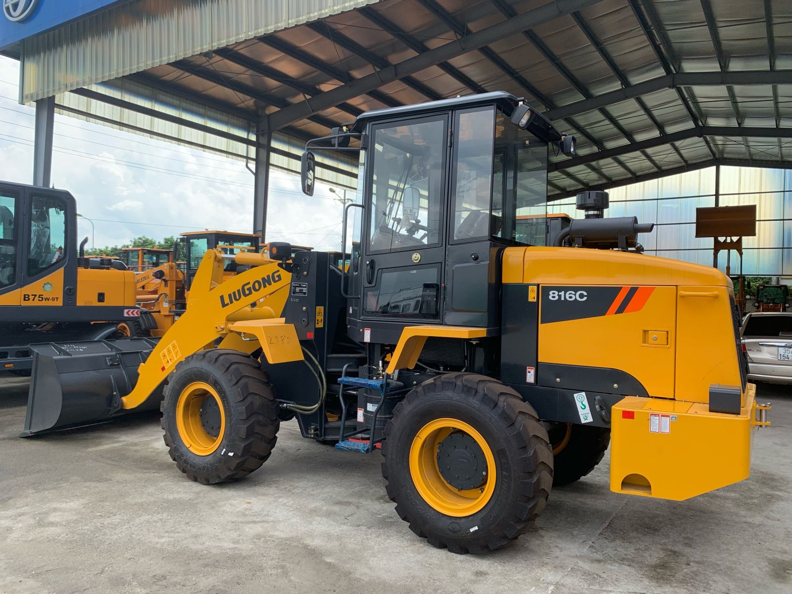 Xe xúc lật liugong mini gầu 1 m3 Xe xúc lật liugong mini gầu 1 m3