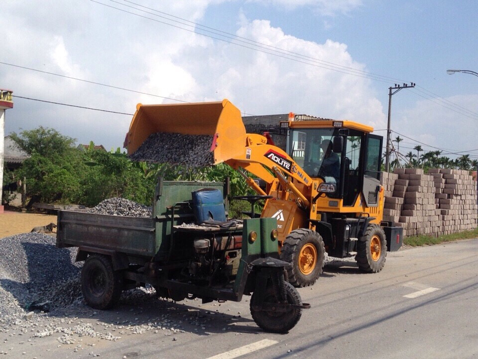 MÁY XÚC LẬT MINI GẦU 0,5 m3 - Model 912A