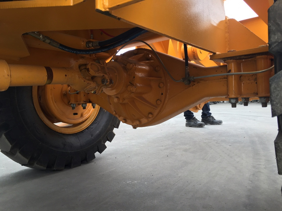 Cầu máy xúc lật mini