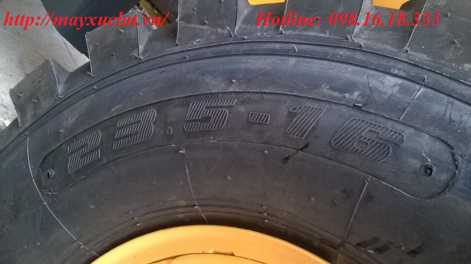 Lốp máy xúc lật mini