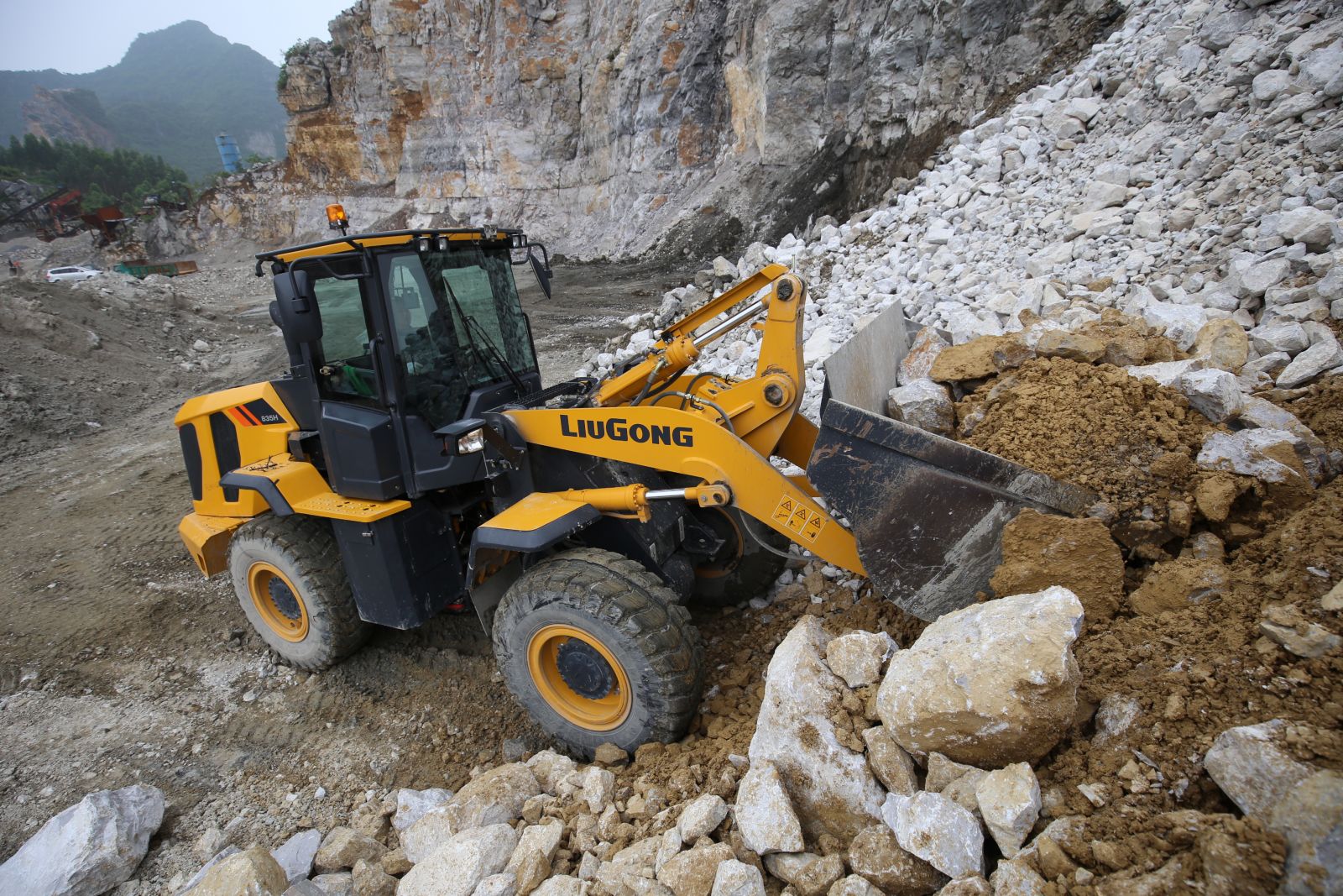 máy xúc lật liugong 2,3 m3