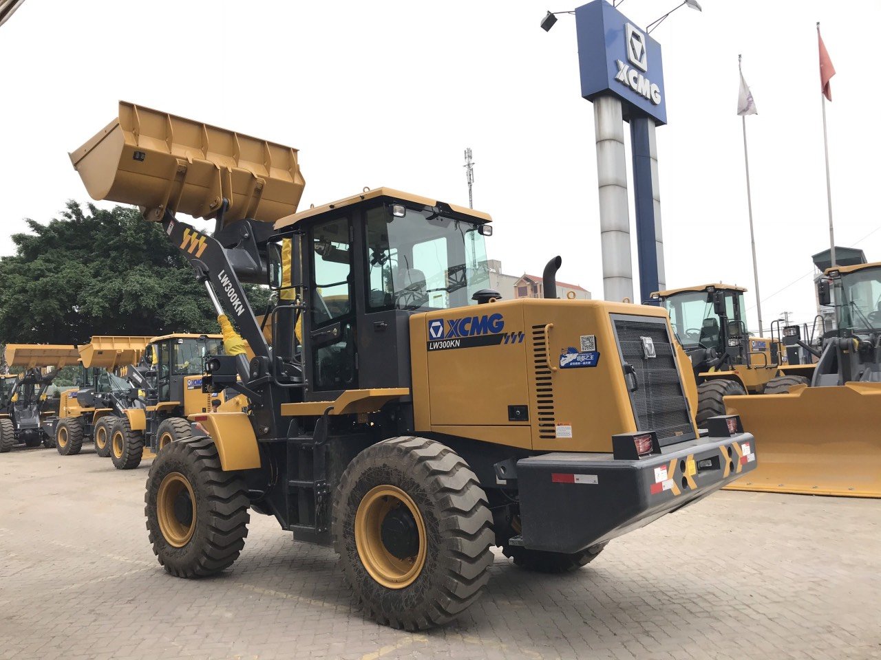 Máy xúc lật XCMG LW300KN gầu 2.2 m3 Chính hãng