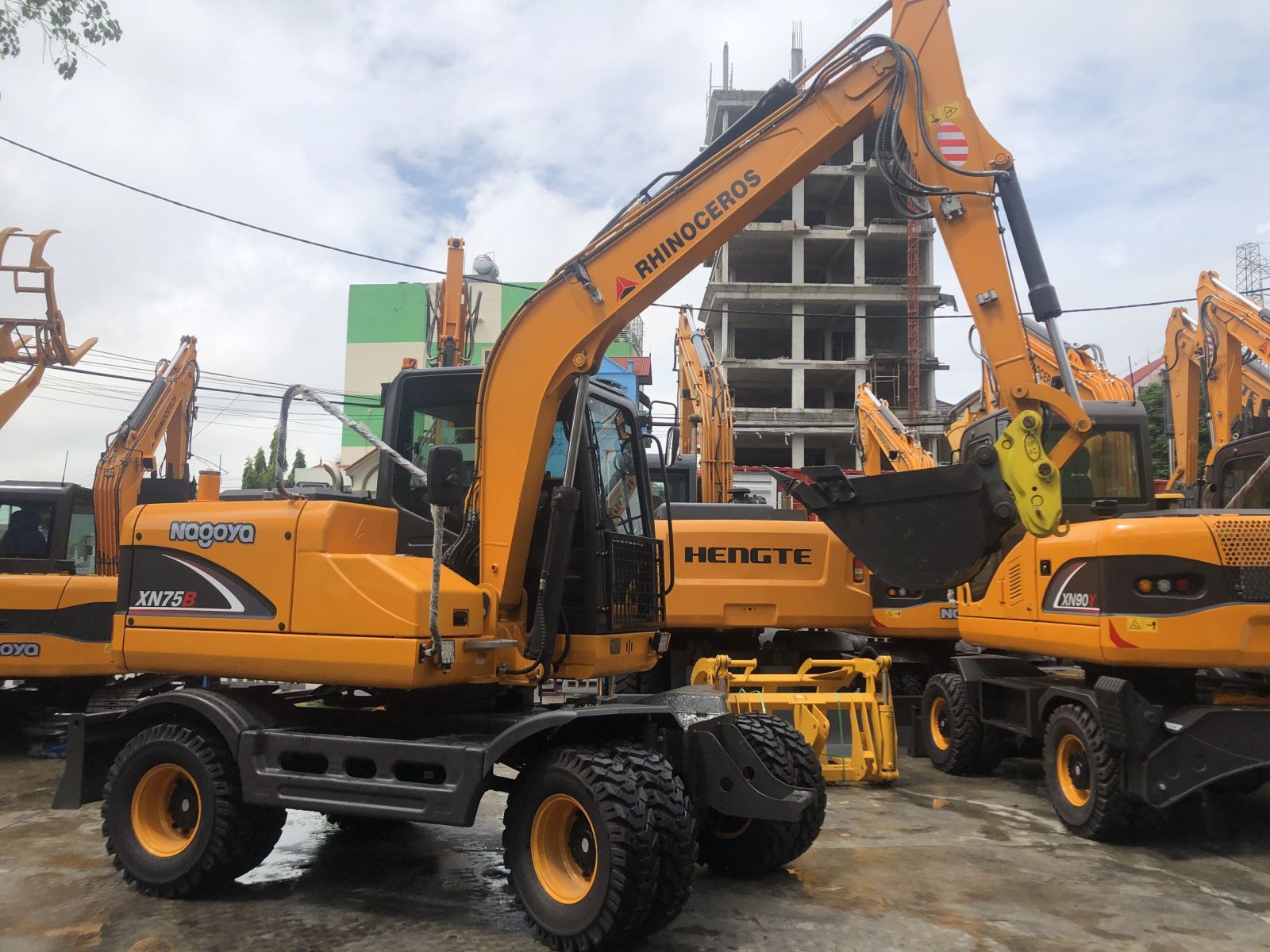 máy xúc đào nagoya