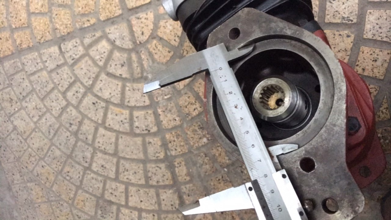 máy nén khí lắp cho xúc lật