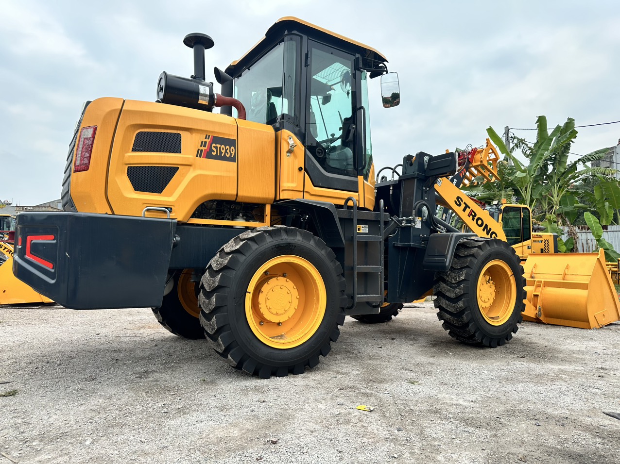 Máy xúc lật gầu 1.5 m3 Máy xúc lật gầu 1.5 m3