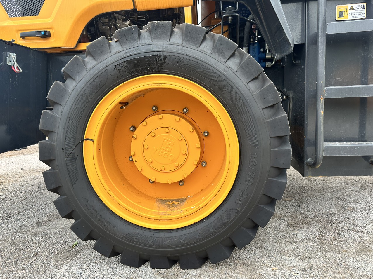 Lốp máy xúc lật ST939 Lốp máy xúc lật ST939