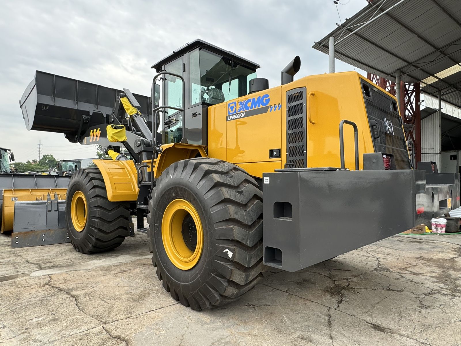 Máy xúc lật XCMG LW600KN Gầu 5 m³ | Cấu hình khủng, Giá rẻ nhất Việt Nam