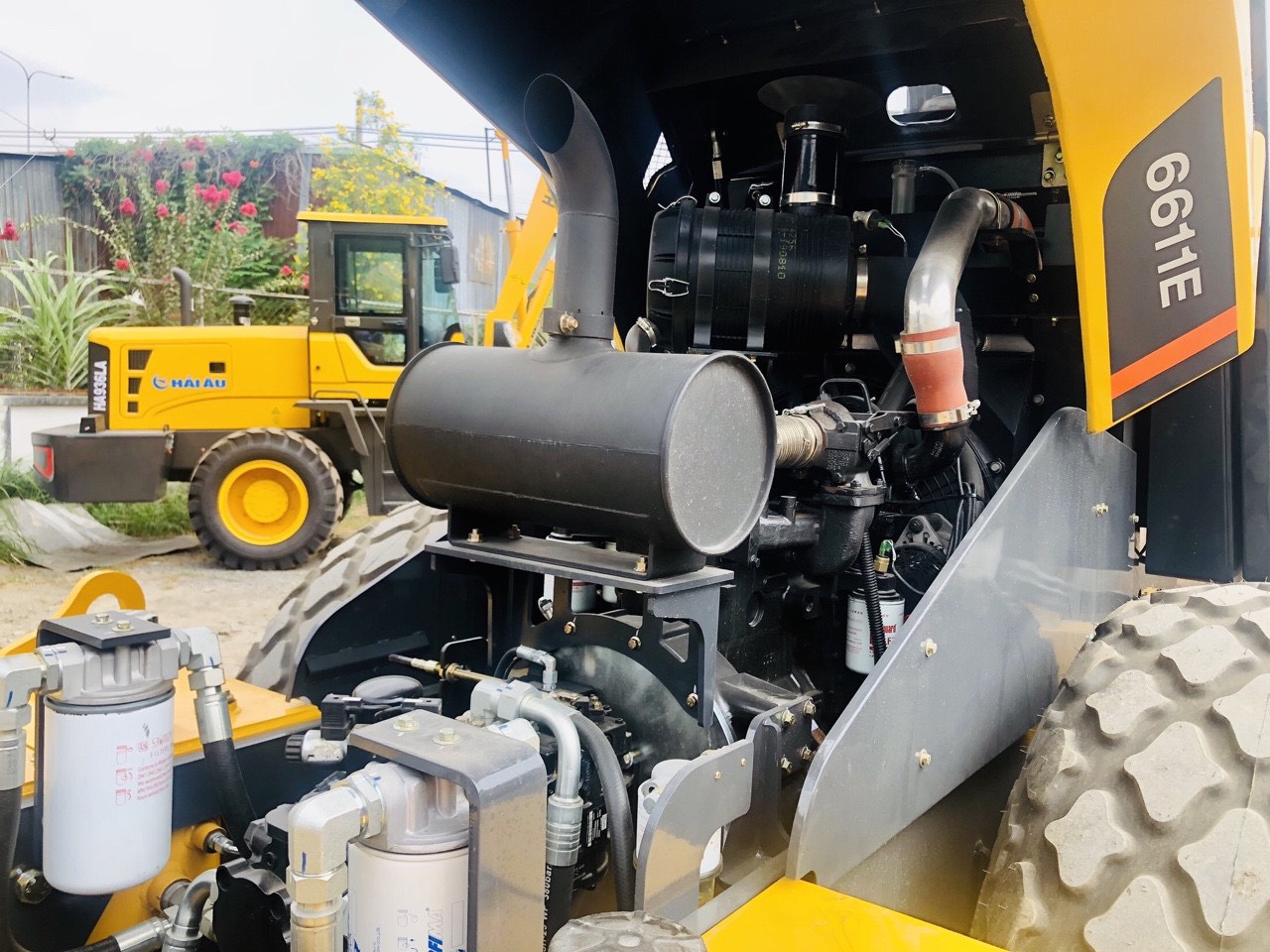 Động cơ xe lu rung 2 cầu 6611E Động cơ xe lu rung 2 cầu 6611E