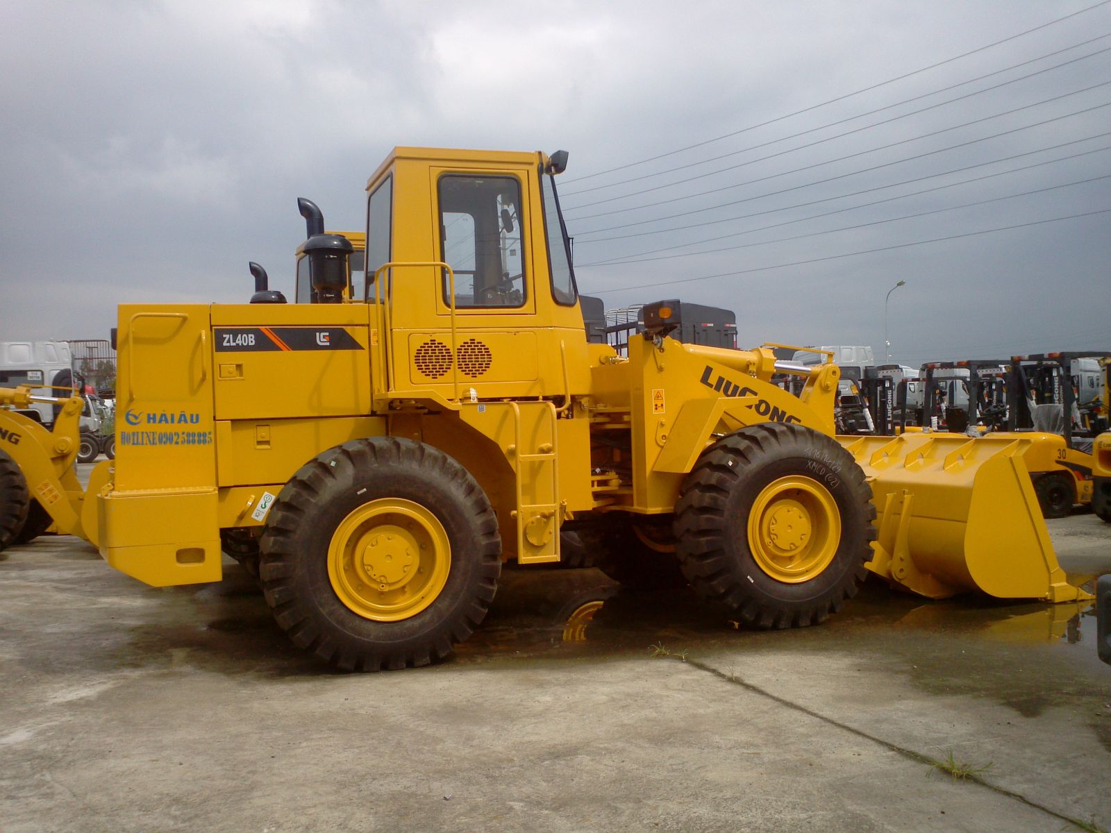 MÁY XÚC LẬT LIUGONG ZL40B - DUNG TÍCH GẦU 2,2 m3