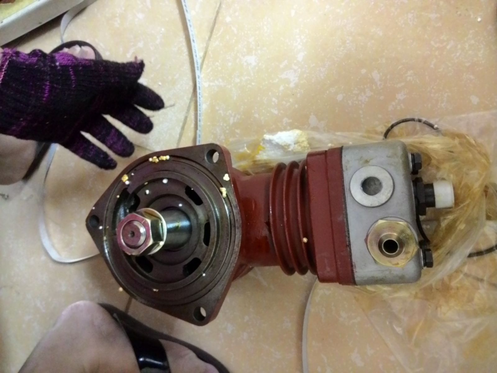 MÁY NÉN KHÍ ( BƠM HƠI) LẮP TRÊN ĐỘNG CƠ MÁY XÚC LẬT