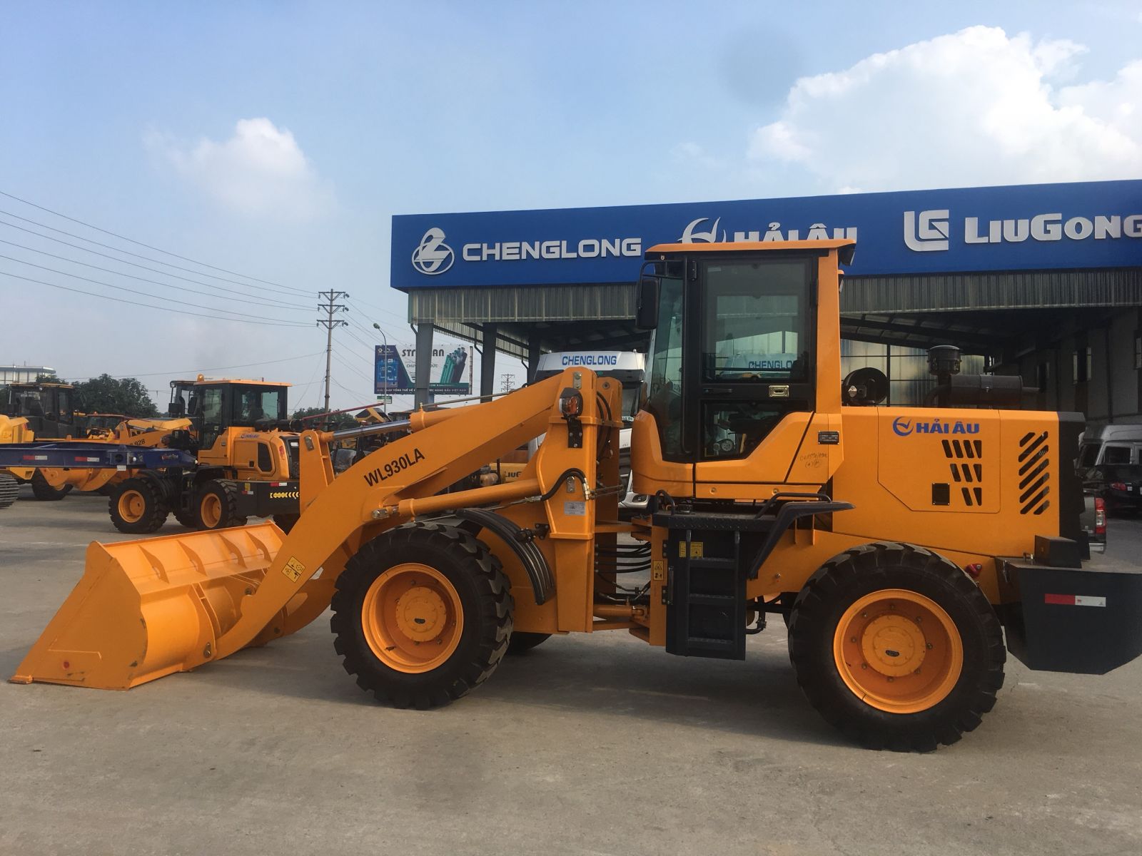 MÁY XÚC LẬT MINI GẦU 1,3 M3 - Model 930